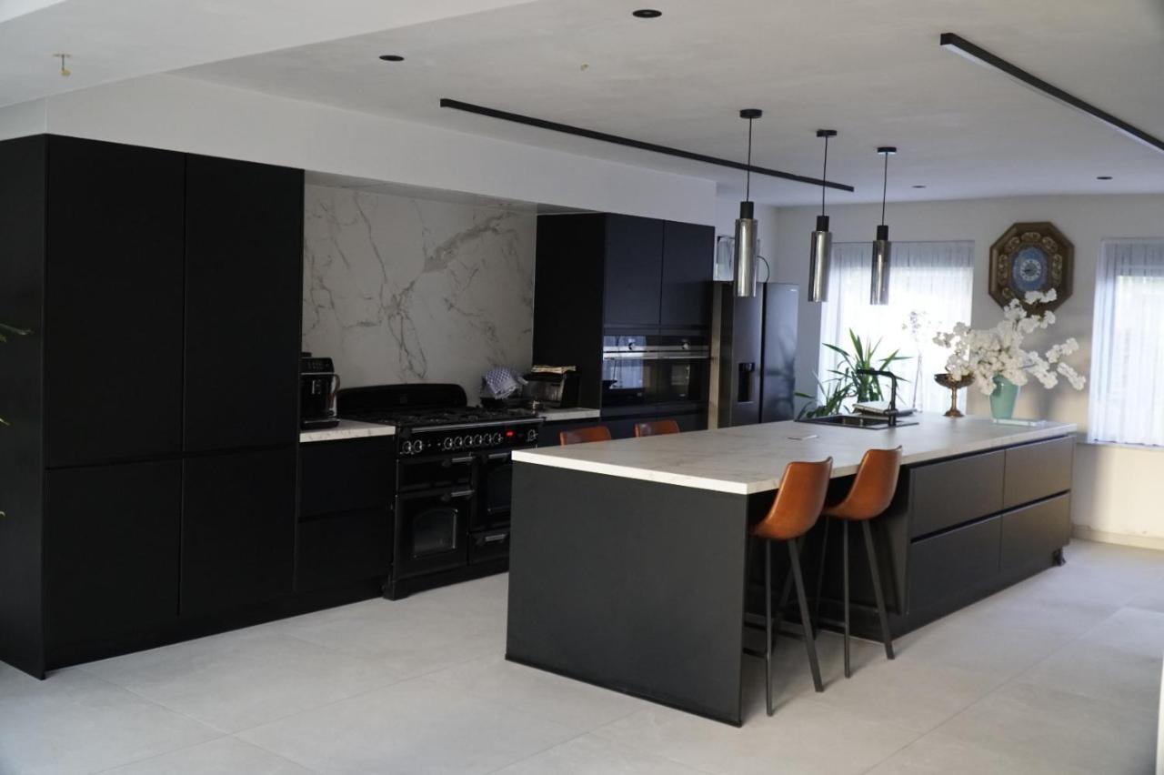 Prive Kamer Met Eigen Douche En Lavabo