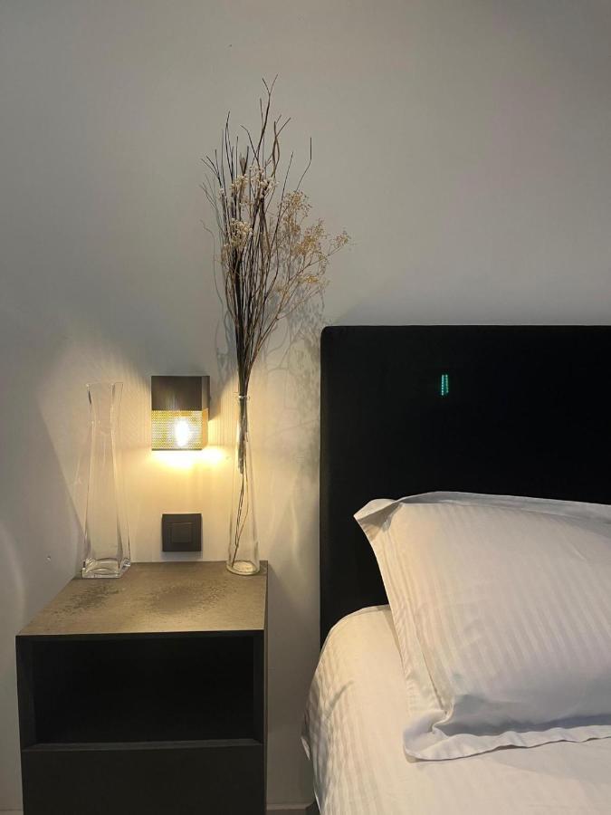 Prive Kamer Met Eigen Douche En Lavabo Bruges